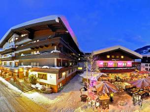 eva, VILLAGE Hotel