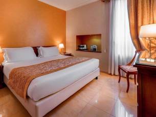 8 daagse vliegvakantie naar UNAHOTELS Galles Milano in milaan, italie