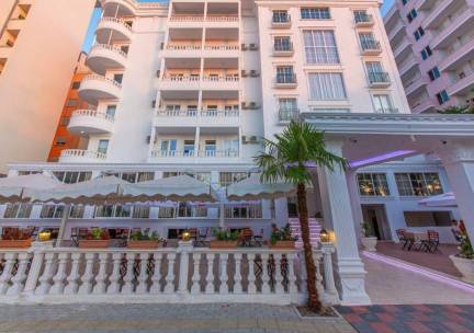 Geniet in Durrës incl. vlucht, transfer en 4*-hotel met ontbijt of halfpension