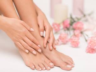 Manicure- of pedicurebehandeling + gellak