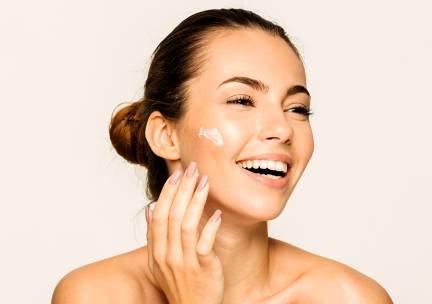 Gezichtsbehandeling naar keuze (45, 60 of 75 min) of gezichtsmassage