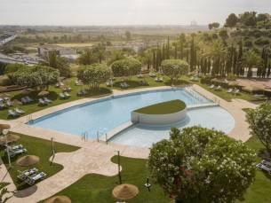 Stedentrip naar Sevilla incl. vlucht & verblijf in PRACHTIG 4*-hotel m&eacute;t ontbijt & heerlijk zwembad, grote tuin & terras