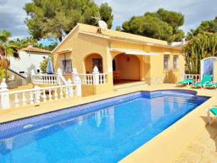 Villa's Moraira met priv&eacute;zwembad - inclusief huurauto