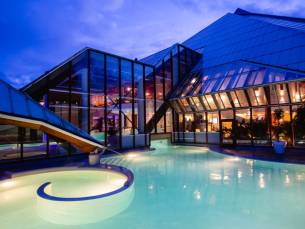 FLASHDEAL! ⚡️ Verblijf in het LUXE 4*-Wellnesshotel Thermae 2000 + Suites met bubbelbad, ONBEPERKT toegang, LUXE ontbijt, koffie & Limburgse vlaai!