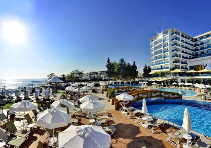 Azura Deluxe Resort & Spa