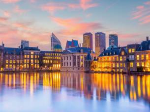 LUXE 4*-Boutique hotel in hartje Den Haag bij Scheveningen strand incl. ontbijt + NS treinretour!