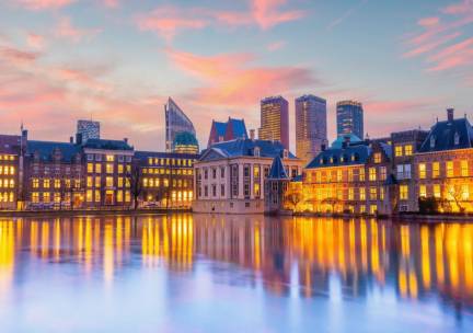 LUXE 4*-Boutique hotel in hartje Den Haag bij Scheveningen strand incl. ontbijt + NS treinretour!