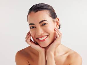 Gezichtsbehandeling naar keuze (60, 75 of 90 min)