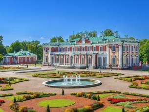 CITYTRIP door middeleeuwse straatjes van Tallinn en ontdek de verborgen parels incl. vlucht, transfer, ontbijt + wandeltour