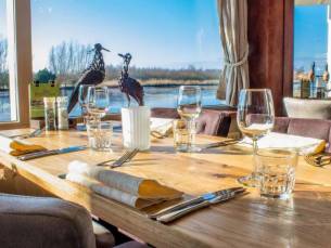 STUNT! ⚡ 3 dagen Friese Gastvrijheid middenin N.P. de Alde Feanen incl. ontbijt, 3-gangenproeverij & GRATIS parkeren!