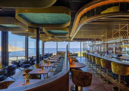 STUNT! ⚡ Modern 4*-hotel met skybar aan het strand in Wijk aan Zee incl. ontbijt en sauna!