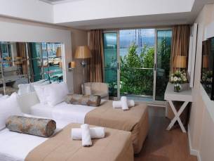 Alesta Yacht Hotel