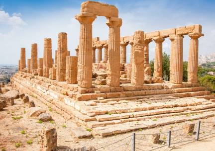 Verken het prachtige Sicilië vanuit een 4*-zeezicht hotel in Agrigento met de huurauto! Incl. vlucht en ontbijt