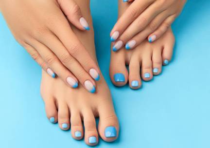 Mini-manicure- en/of pedicurebehandeling + gellak