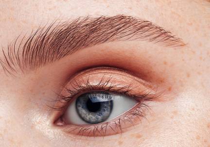 Powder brows + nabehandeling of wenkbrauwen verven + epileren