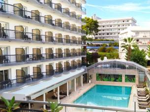 4*-hotel in het bruisende centrum en nabij het strand van Lloret de Mar incl. vlucht, transfer & ontbijt of o.b.v. halfpension!