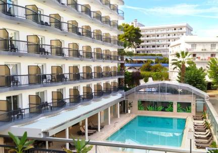 4*-hotel in het bruisende centrum en nabij het strand van Lloret de Mar incl. vlucht, transfer & ontbijt of o.b.v. halfpension!