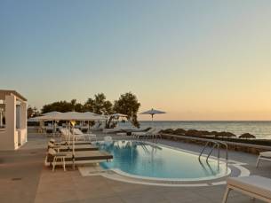 Luxe 5*-vakantie op het paradijselijke Griekse eiland Santorini incl. vlucht en ontbijt of halfpension