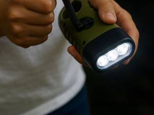 1+1 GRATIS FlinQ Solar Opwindbare Noodzaklampen