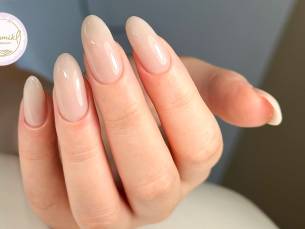 Manicurebehandeling incl. BIAB + evt. gellak of pedicurebehandeling + gellak