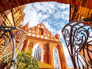 Vilnius op zijn best! Een CITYTRIP vol cultuur, hippe hotspots en verborgen hofjes incl. vlucht, transfer, ontbijt + wandeltour