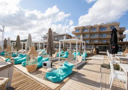 Yianna Caravel Suites by Checkin