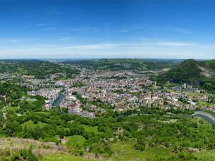 Combineer de bedevaartstad Lourdes met onvergetelijke wandelingen door het hart van de Pyrenee&euml;n incl. ontbijt