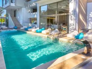 Hotel Triton