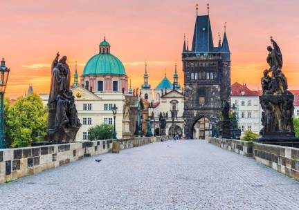 Geniet van een CITYTRIP naar de historische stad Praag ???? met CENTRAAL GELEGEN hotel en nabij het Wenceslasplein! Incl. vlucht en ontbijt + Escape Tour