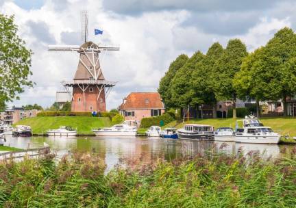 3 dagen aan de gracht in de elfstedenstad Dokkum + verblijf in familiehotel met terras aan het water + ontbijt + 2-gangendiner