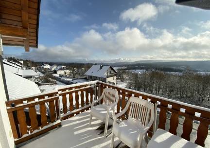 Vakantiehuis 'Rothaargl&uuml;ck' in Sauerland met uitzicht | 6-persoons-appartement - am Gerkenstein 27 Neuastenberg