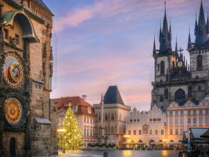 Beleef een betoverende stedentrip in Praag vanuit een MODERN hotel dichtbij alle prachtige HIGHLIGHTS! ✨Incl. vlucht en ontbijt!