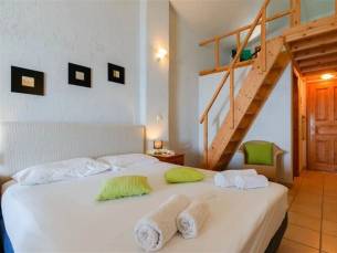 Grekis Hotel and Apartments