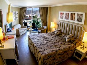 Elegance Hotel