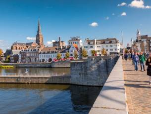 SUPER DEAL! ⚡ Verblijf in een trendy hotel in hartje Maastricht incl. ontbijt & Live Like A Local Card met leuke kortingen!