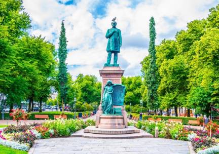 Op naar HELSINKI! ????Geniet in een CENTRAAL gelegen, 4*-hotel met ROOFTOP bar???? , met op loopafstand een tram-/metrohalte, incl. ontbijt en vlucht