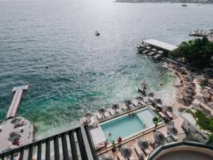 ZOMERSTUNT! ☀️ Ontspan aan het priv&eacute;strand in een 4*-hotel in het mooie Albani&euml; incl. vlucht, autohuur en ontbijt!