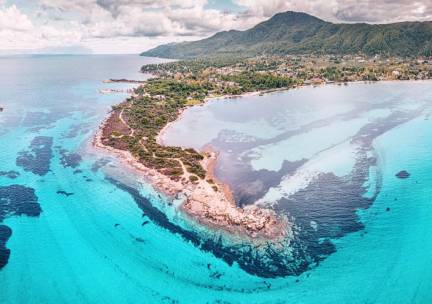 Beleef het stralende Chalkidiki vanuit een centraal gelegen hotel nabij het strand incl. vlucht en ontbijt