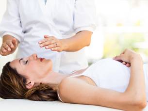 Reikibehandeling + evt. energetische massage (60 min)