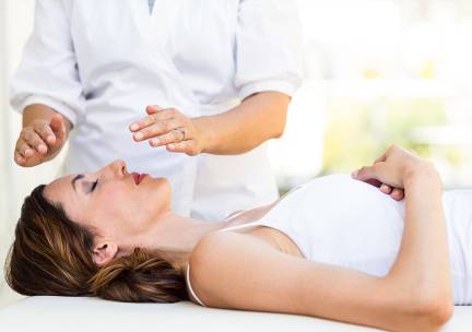 Reikibehandeling + evt. energetische massage (60 min)