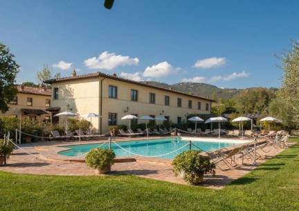Autovakantie naar het zonnige Itali&euml; in een 4*-hotel met zwembad nabij het Trasimeno meer incl. ontbijt