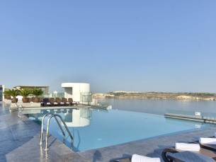 Luxe 4*-hotel op Malta met SPA en spectaculair ROOFTOPTERRAS met zwembad o.b.v. all-inclusive incl. vlucht en transfer!