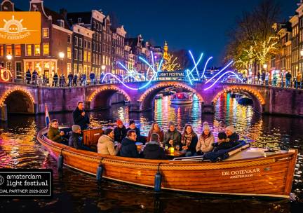 Rondvaart (75 min) + evt. onbeperkt drank tijdens Amsterdam Light Festival