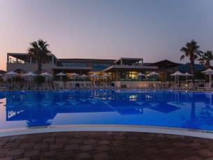 Almyros Beach Resort & Spa