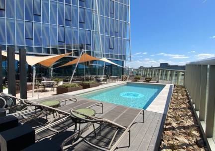 LUXE 4*-hotel met buitenzwembad en kamers met BUBBELBAD aan het strand van Scheveningen incl. wellness