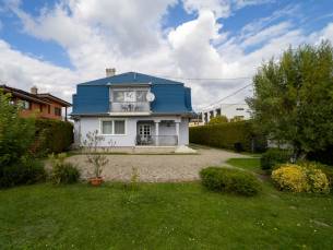 Pine Wood Apartment 8