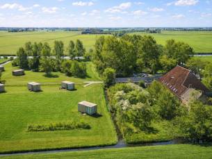 FLASHDEAL! ⚡️ Pure luxe in de natuur: Geniet van een magisch verblijf in een Weidesuite met panoramische uitzicht nabij Leeuwarden!
