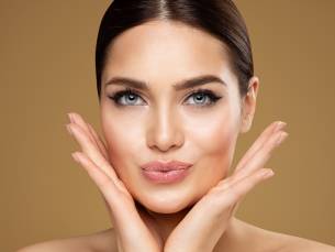 Wimper- of wenkbrauwbehandeling of permanente make-up + nabehandeling