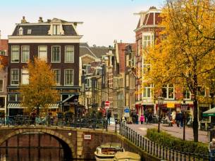 Verblijf op een duurzame hotspot in het hart van de Zuidas incl. ontbijt + NS treinretour