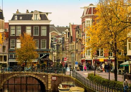 Verblijf op een duurzame hotspot in het hart van de Zuidas incl. ontbijt + NS treinretour